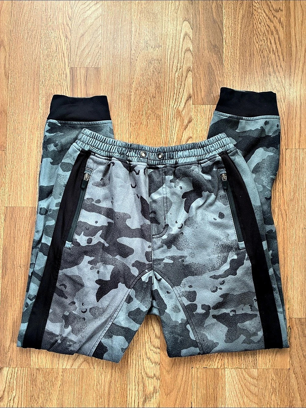 Burnside Men's Camo Jogger Pants in Gray & Black Like New